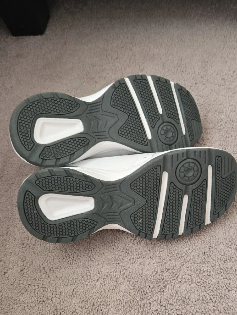 Kirkland Signature White and Gray Men’s Athletic Shoes Men's 9.5